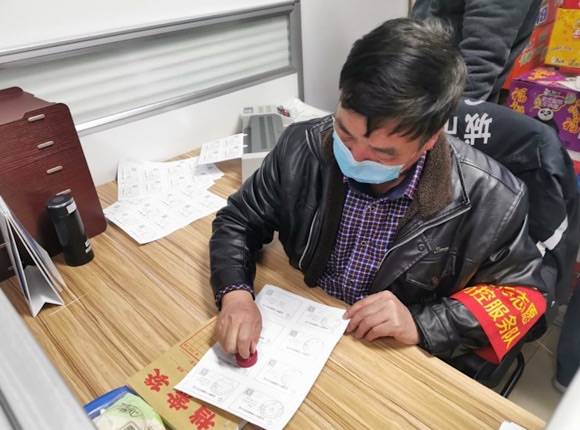 一张“小卡片”管住10个道口，上海这个村的疫情管控有温度