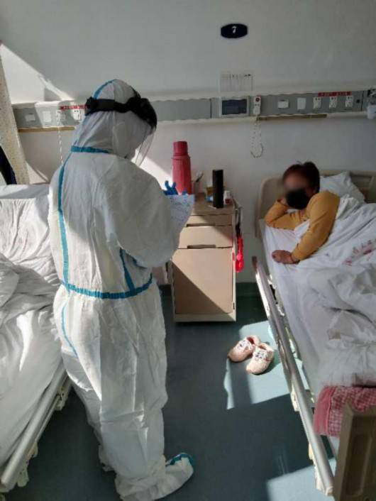 武汉重症病房里：上海医疗队和患者的故事