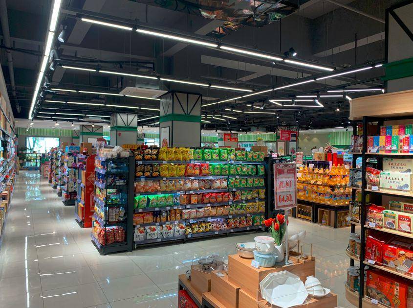 武汉部分超市停止销售套餐，社区为业主按需购买，记者现场探访