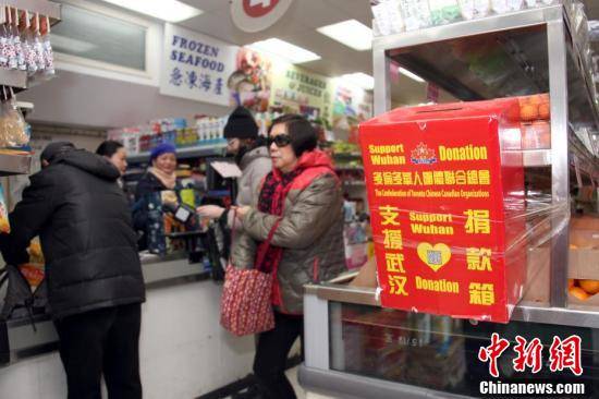 加拿大安大略省省长赴华人超市购物以示支持