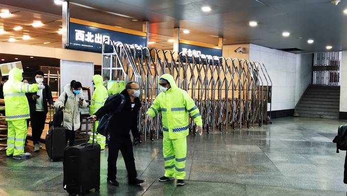 上海南站三周来排查出28名发热旅客，志愿者守护“南大门”获多方支援