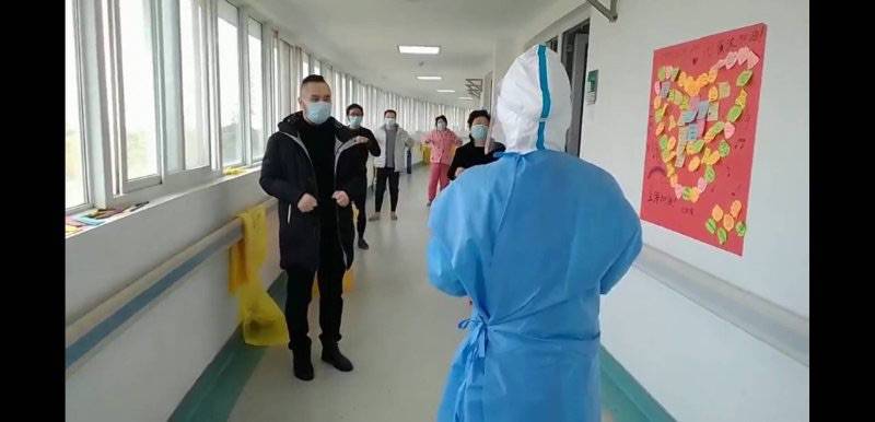 武汉金银潭医院重症病人开始痊愈 护士长却“不准”他们躺着，原因令人称赞